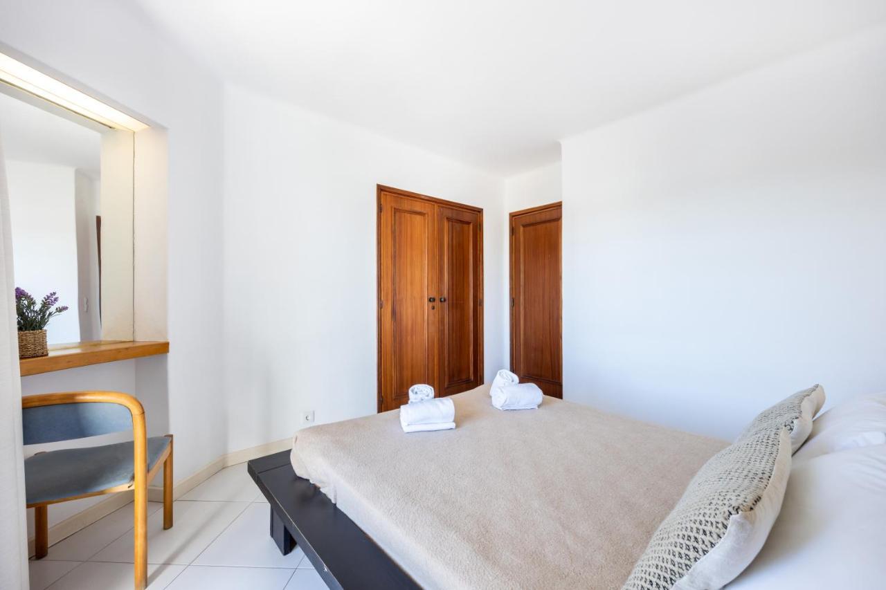 Modha Apartment *