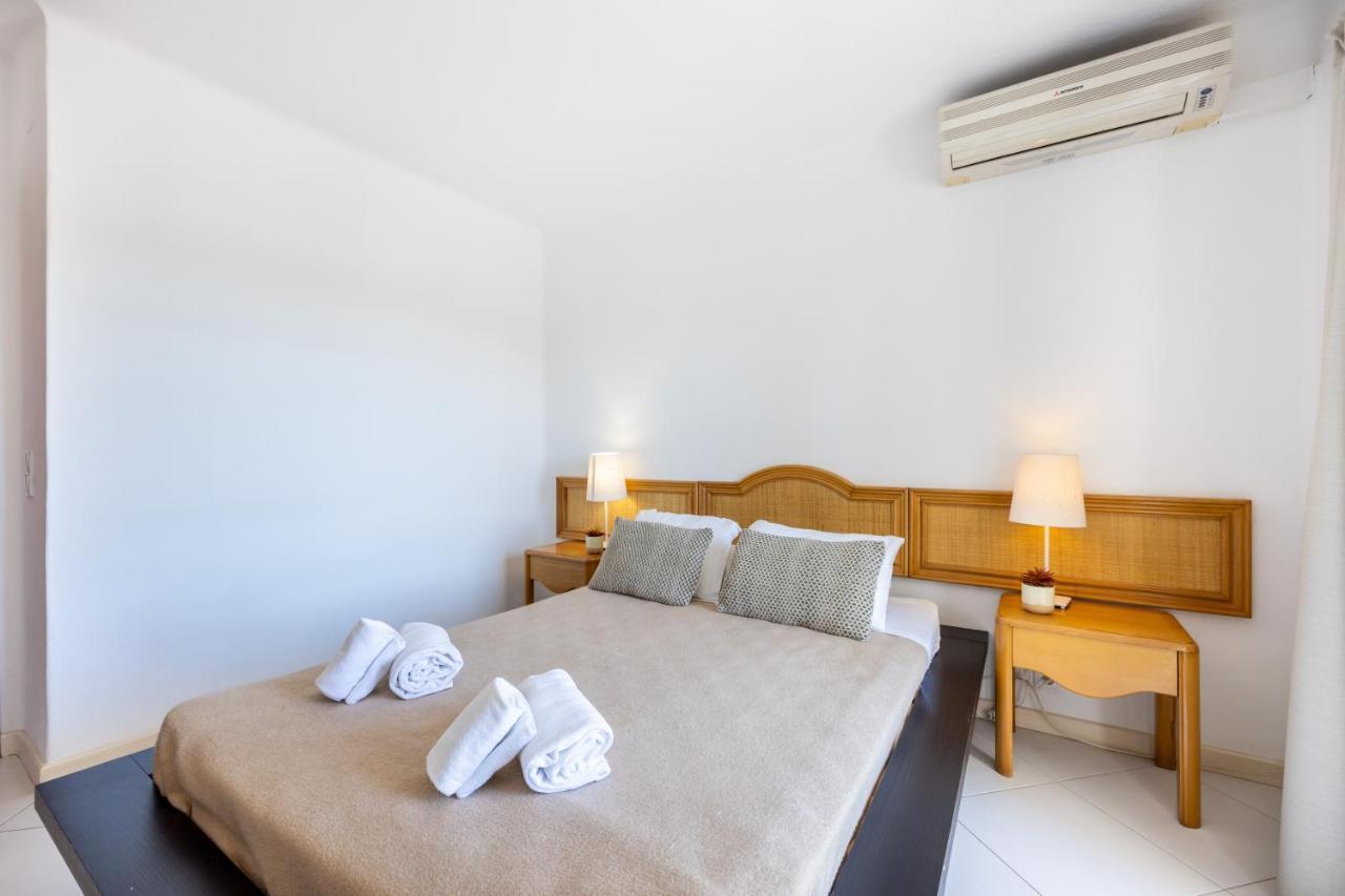 Modha Apartment *